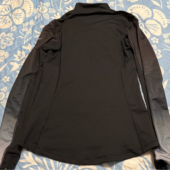 Nike Pro Hyperwarm Black Top plus semi crop workout shirt - Picture 6 of 7